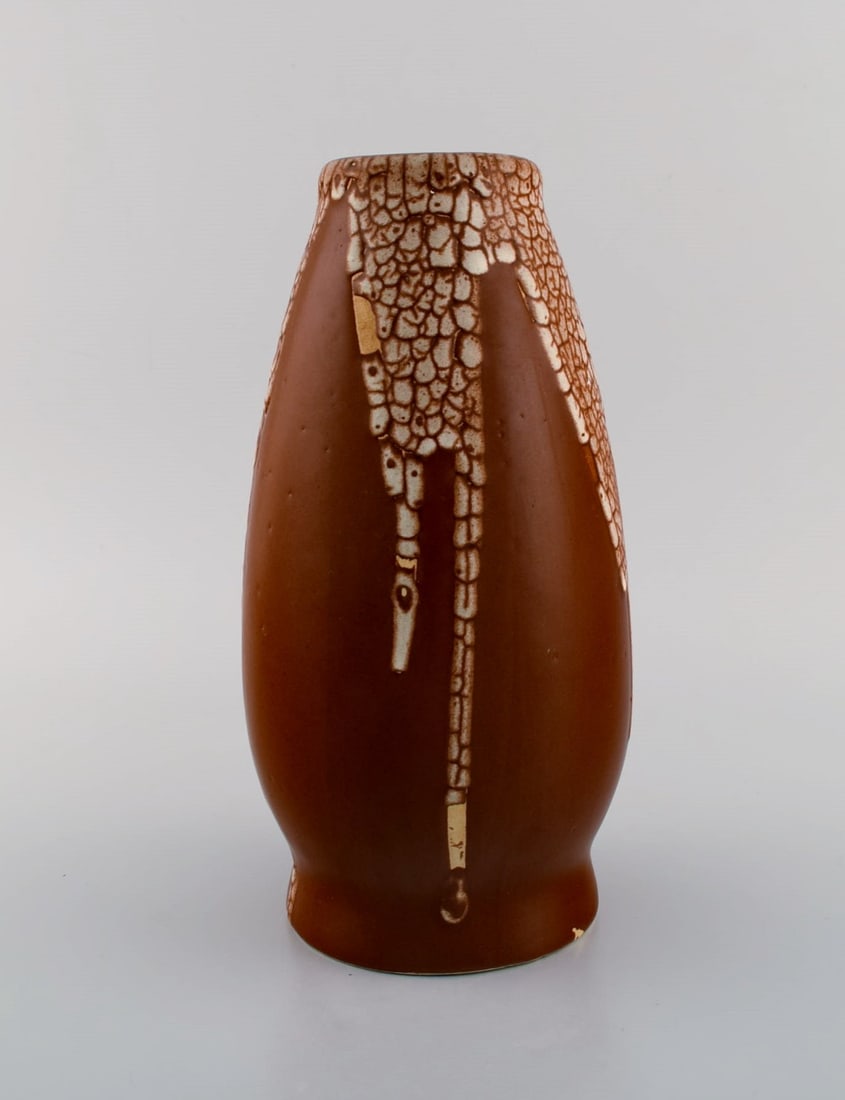 Leon Pointu (1879-1942), France. Large art deco vase in glazed stoneware. Beautiful cream-colored - 2