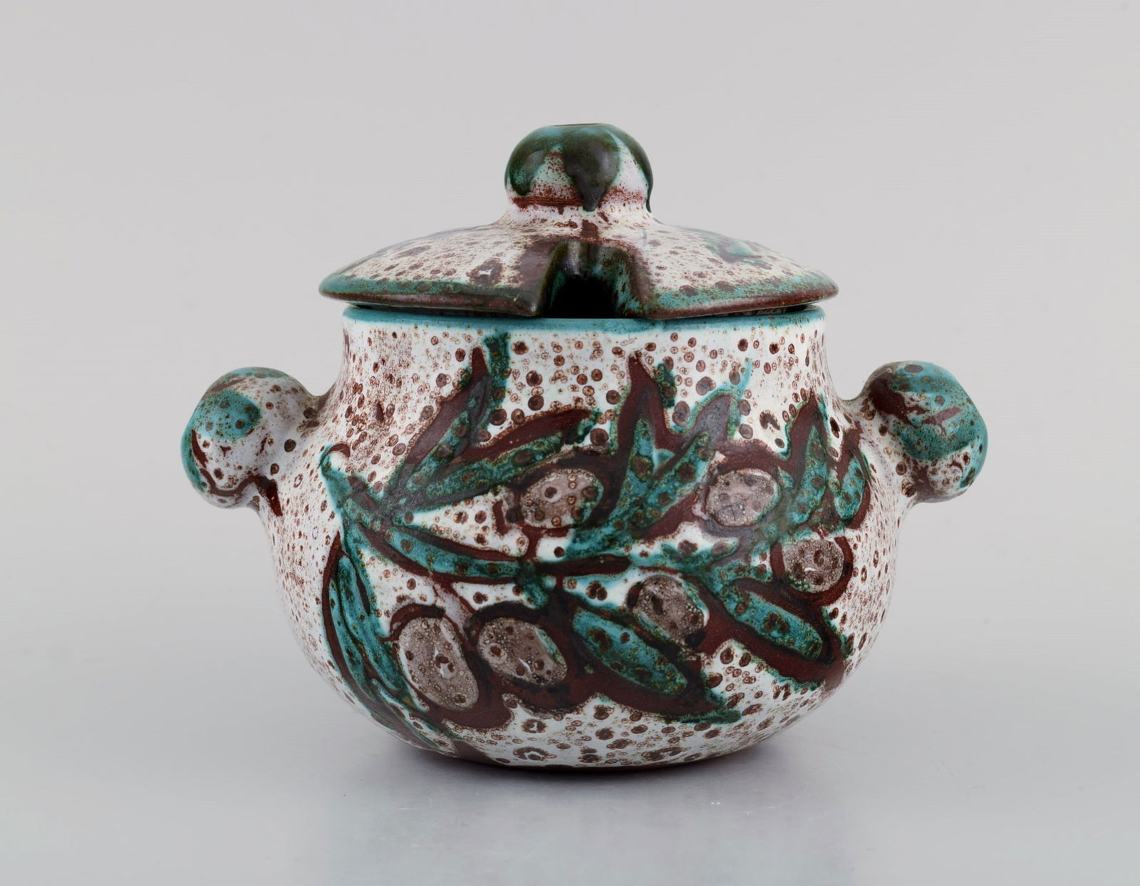 Bowl, lidded jar and three crème brûlée bowls with handles in hand-painted glazed - 4