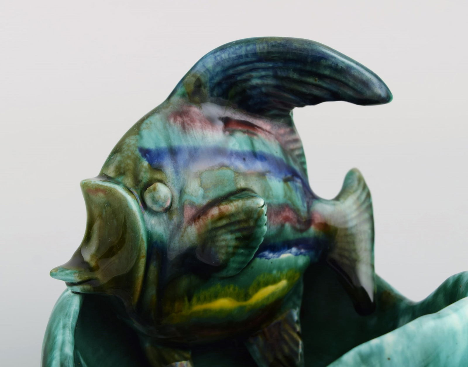 Belgian studio ceramicist. Bowl in glazed ceramics modeled with fish. Beautiful glaze in shades of - 5