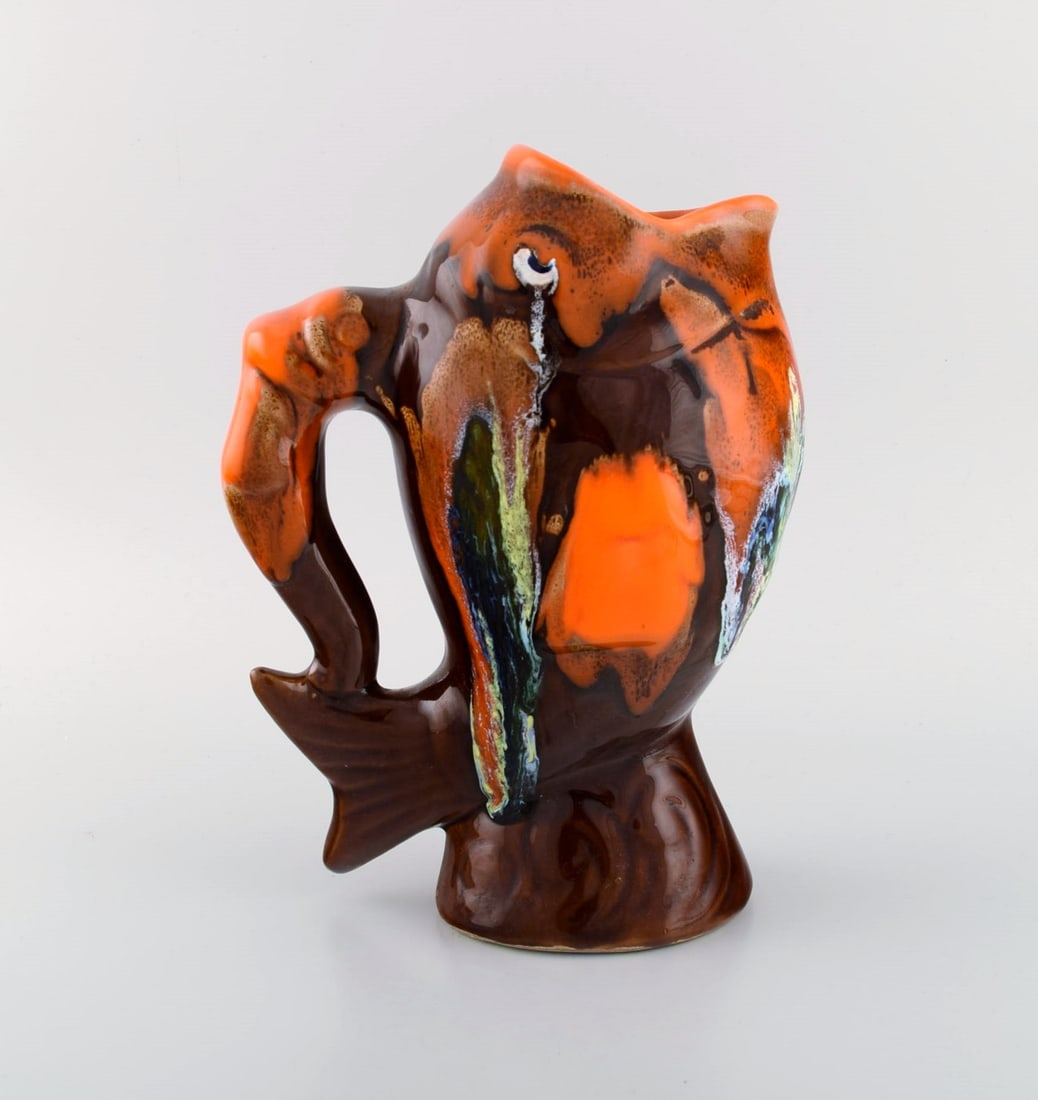 Belgian studio ceramicist. Retro jug in glazed ceramisc shaped like a fish. Beautiful glaze in brown - 3
