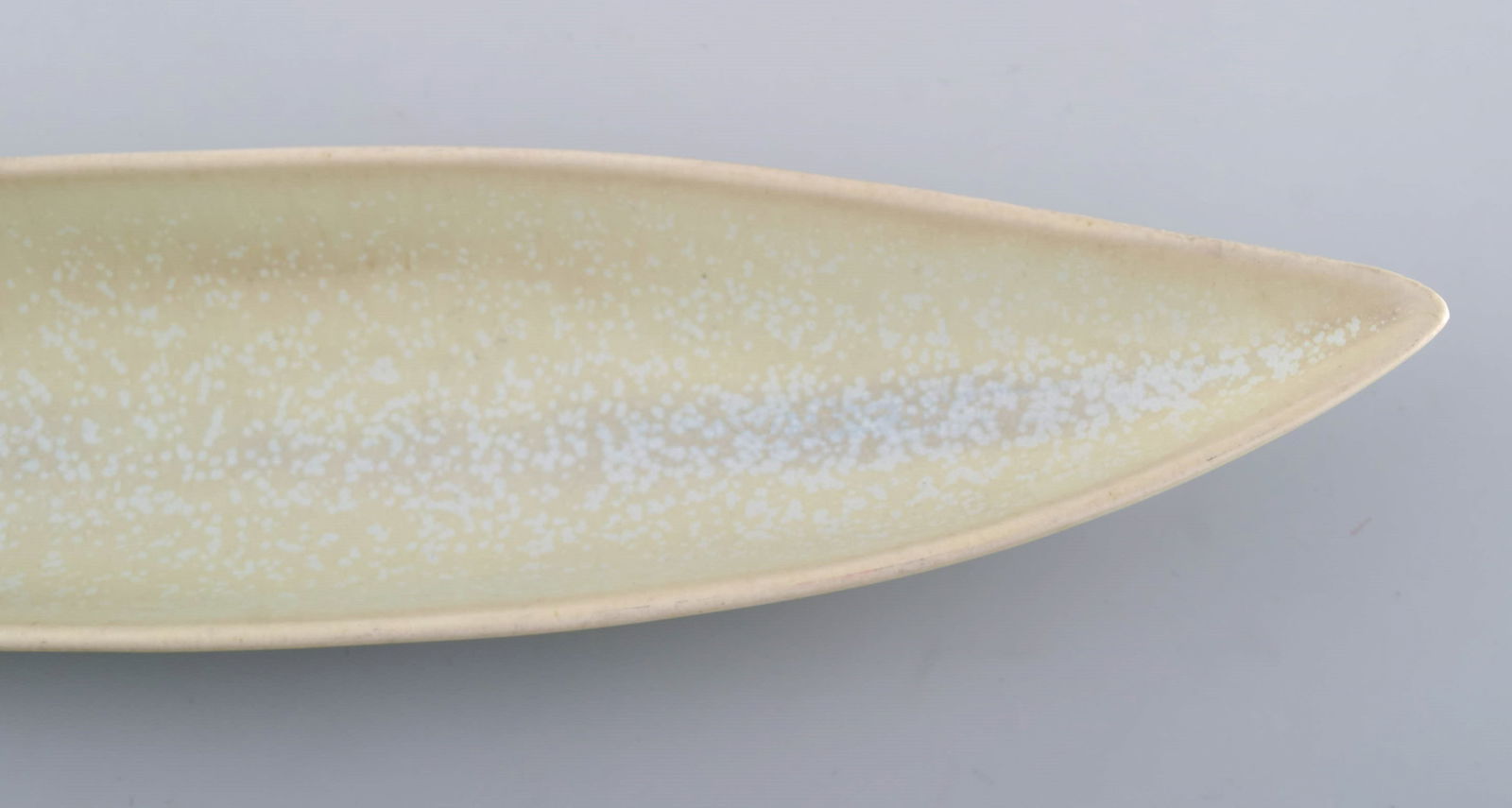 Stig Lindberg (1916-1982) for Gustavsberg. Rare Endive dish in glazed ceramics. Beautiful eggshell - 5