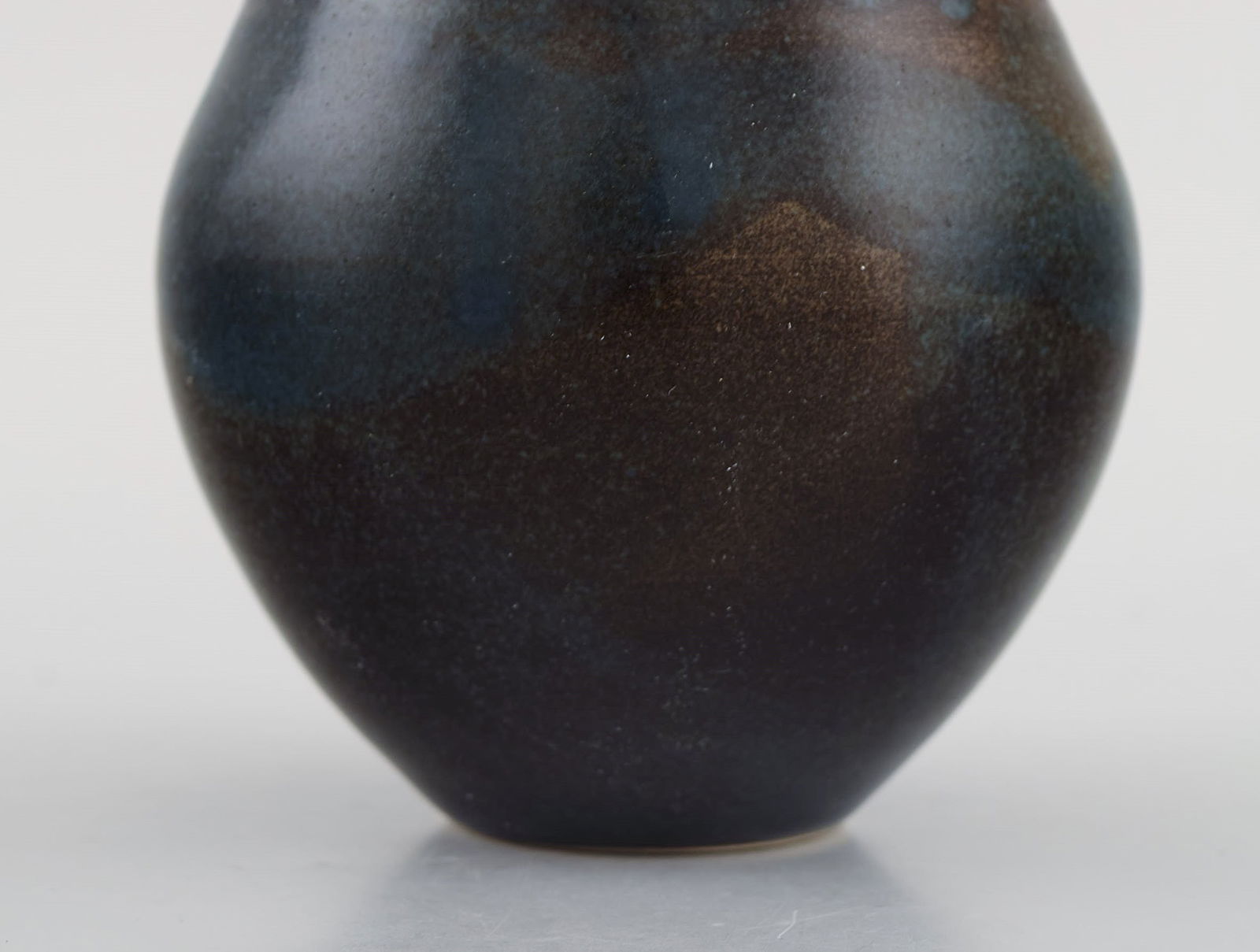 European studio ceramicist. Unique vase in glazed stoneware. Beautiful glaze in blue and brown - 5