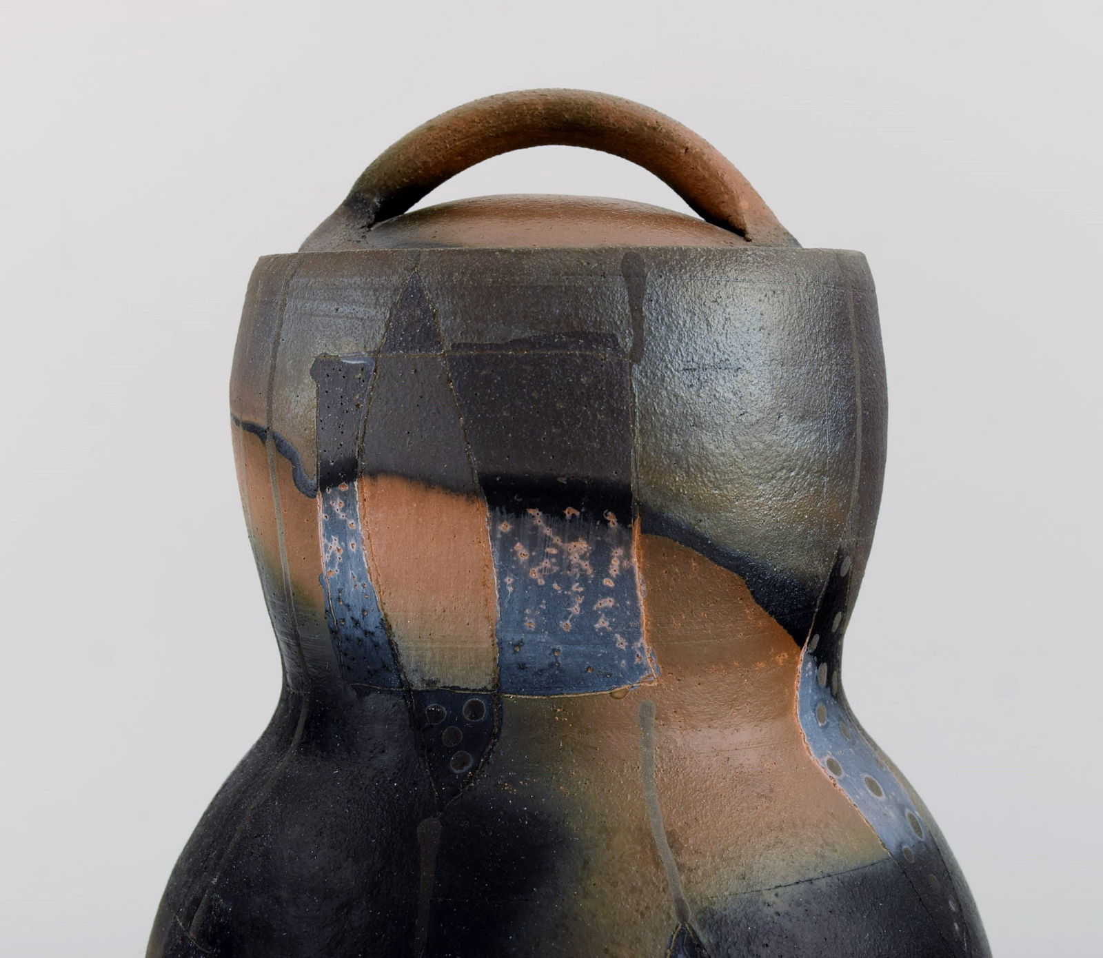 European studio ceramicist. Large unique lidded jar in glazed stoneware. Late 20th century. - 3