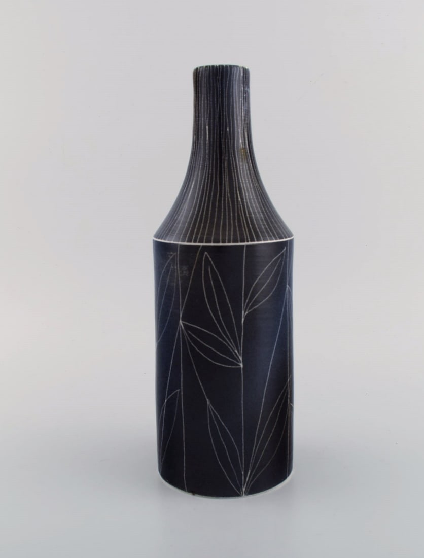 Mari Simmulson (1911-2000) for Upsala-Ekeby. Vase in glazed stoneware decorated with foliage. Model - 2