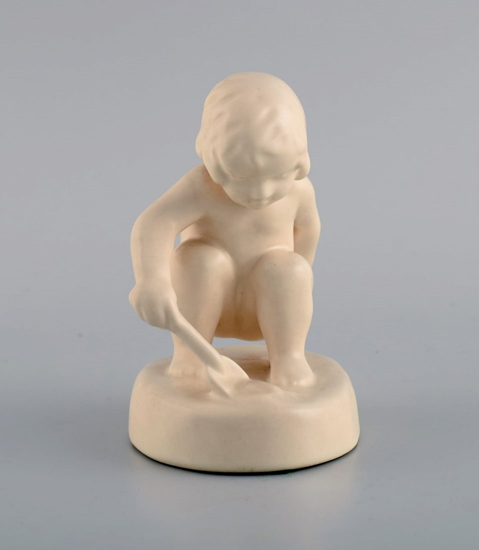 Adda Bonfils (1883-1943) for Ipsens Enke. Figure of girl with shovel in glazed ceramics. Model - 2