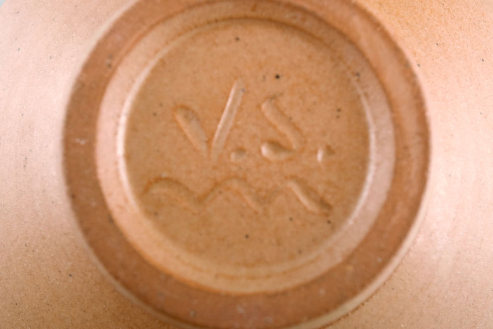 European studio ceramicist. Unique bowl on foot in hand-painted glazed stoneware. Late 20th century. - 5