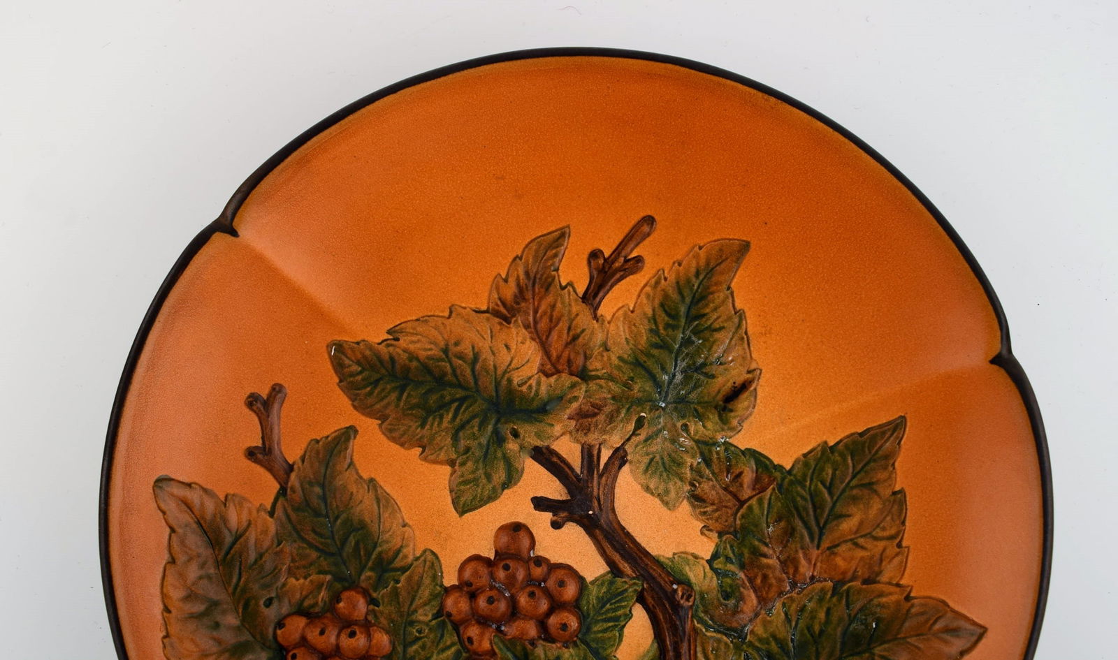 Ipsen's, Denmark. Circular dish with berries and foliage in hand-painted glazed ceramics. Model - 3