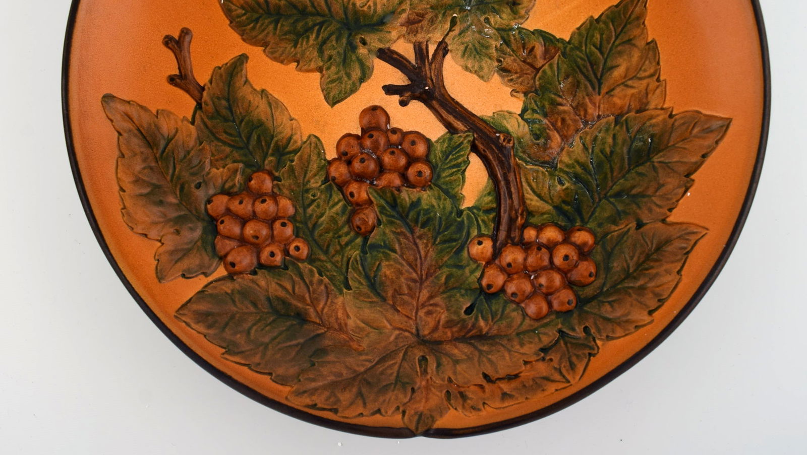 Ipsen's, Denmark. Circular dish with berries and foliage in hand-painted glazed ceramics. Model - 4