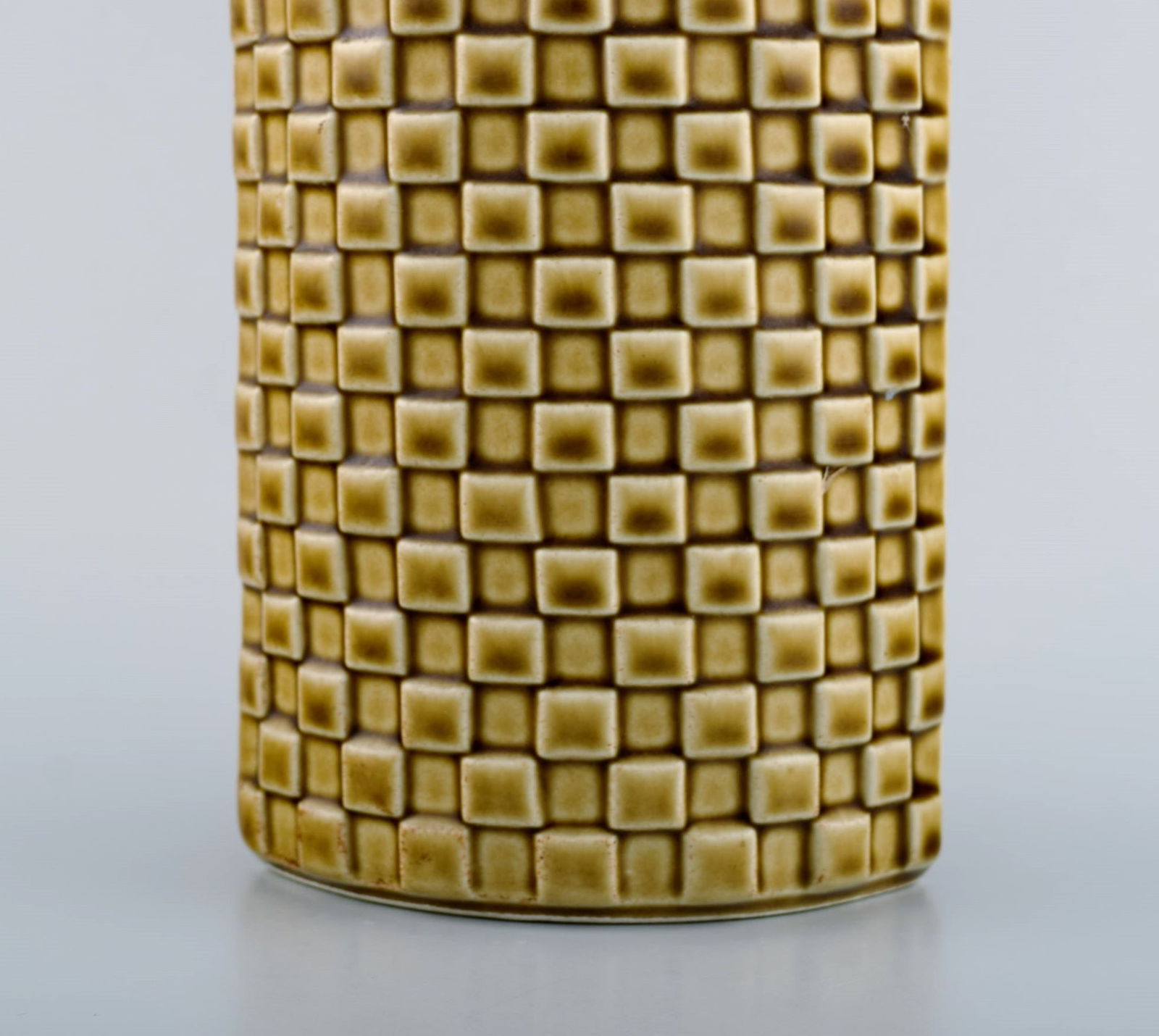 Arabia vase in glazed ceramics. Beautiful glaze in mustard yellow shades. Finnish design, mid 20th - 4