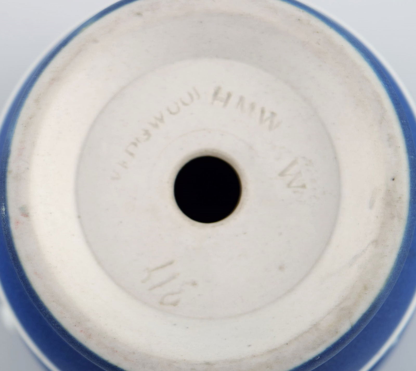 Wedgwood, England. Three bowls / dishes and a vase in black, green and blue stoneware with - 7