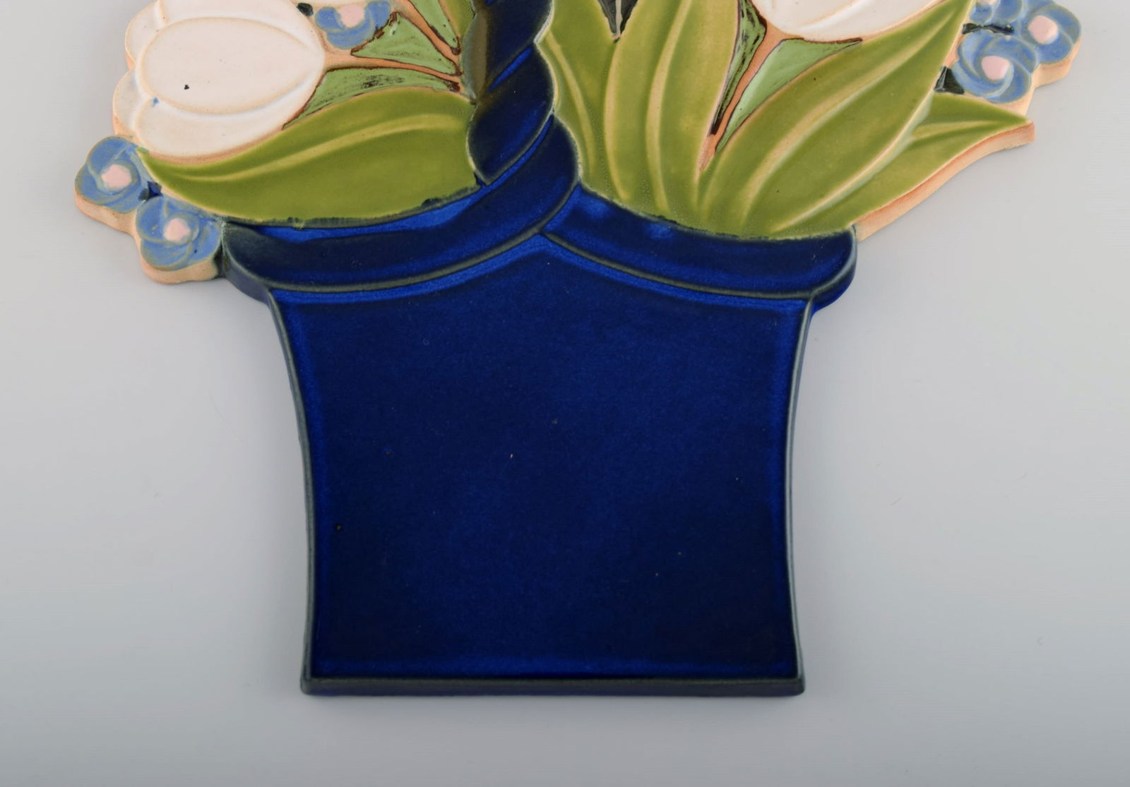 Margareta Hennix (b. 1941) for Gustavsberg. Large wall plaque in glazed ceramics. Flower bouquet. - 3