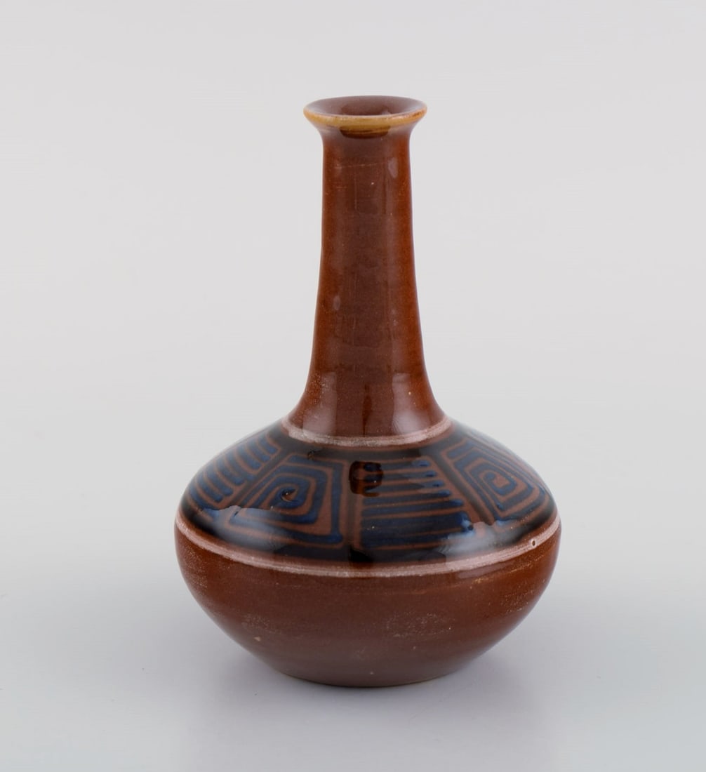 Kähler, HAK. Narrow neck vase in glazed ceramics. Geometric pattern on brown background. 1940s. (1 of 5)