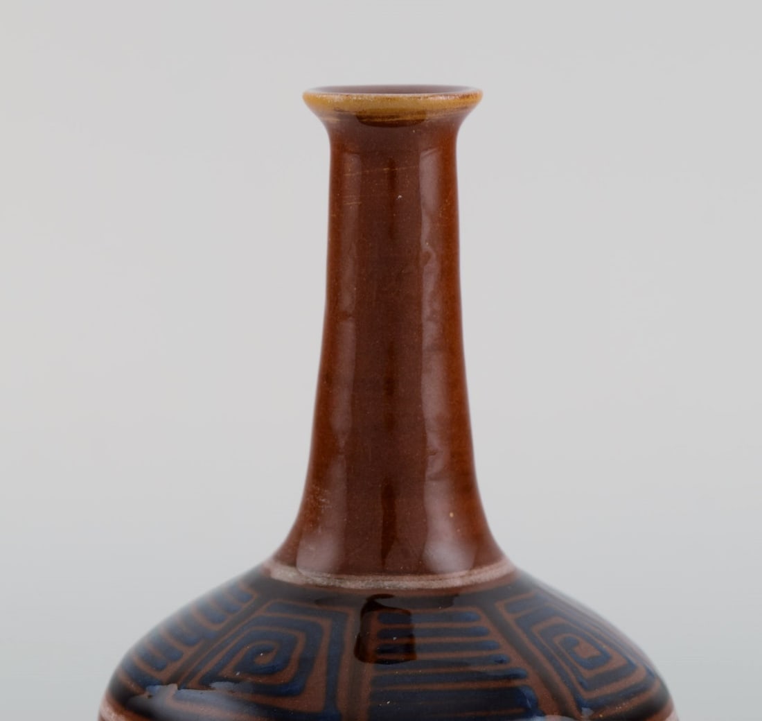 Kähler, HAK. Narrow neck vase in glazed ceramics. Geometric pattern on brown background. 1940s. - 2