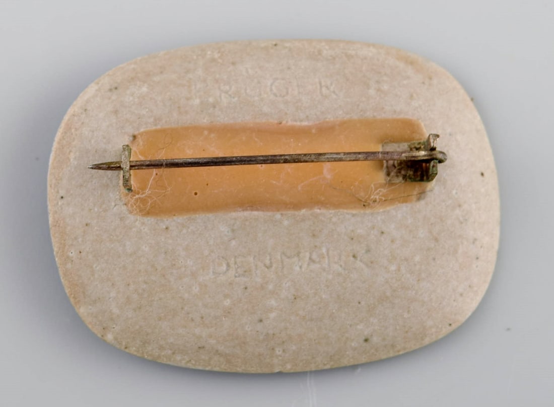 Ole Bjørn Krüger (1922-2007), Danish sculptor and ceramicist. Eight unique brooches in - 5