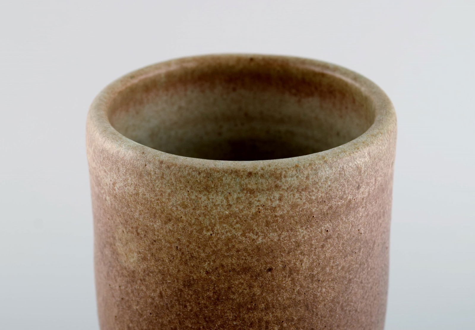 European studio ceramist. Unique vase in glazed ceramics. Beautiful glaze in light brown shades. - 3