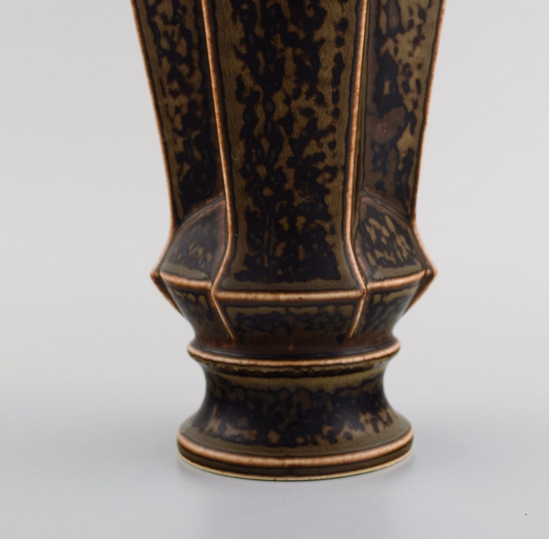 Lisa Engquist (1914-1989) for Bing and Grøndahl. Cubist vase in glazed stoneware with glaze in - 5
