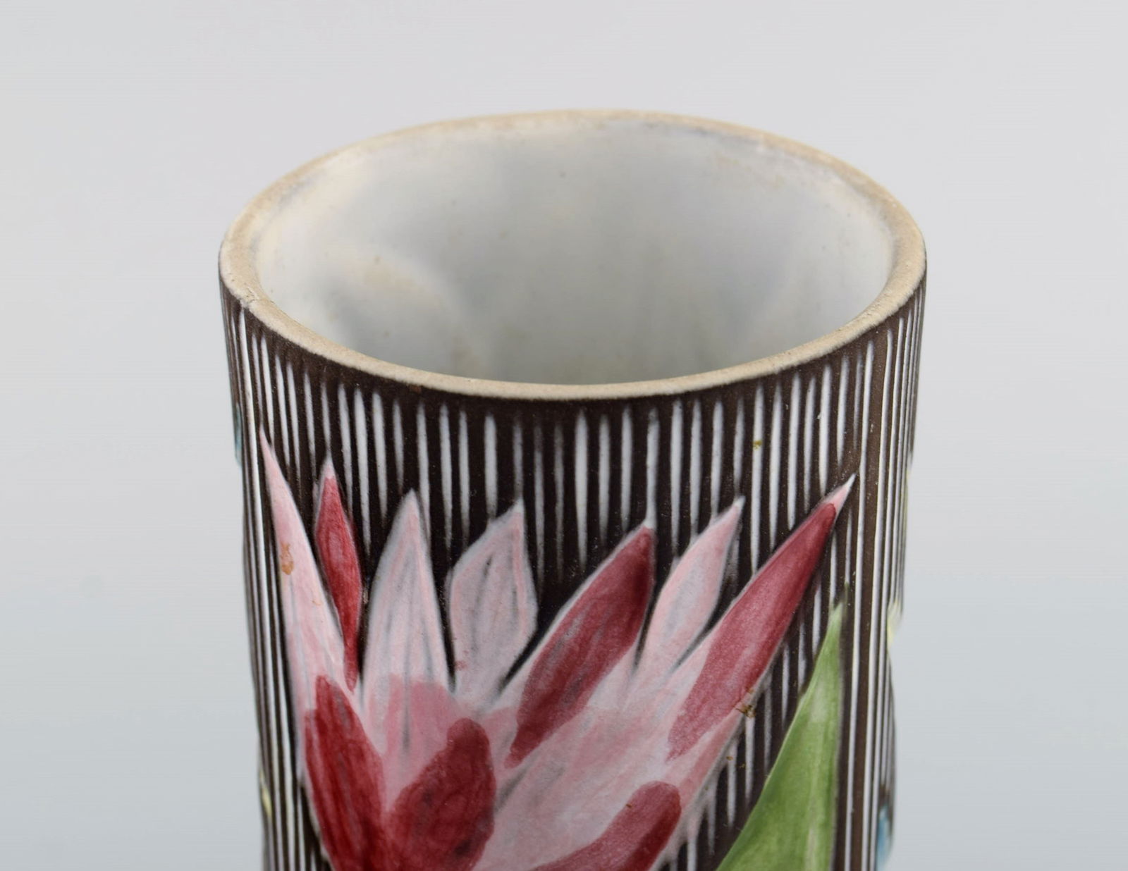 Mari Simmulson (1911-2000) for Upsala-Ekeby. Vase in glazed ceramics with floral decoration. - 4