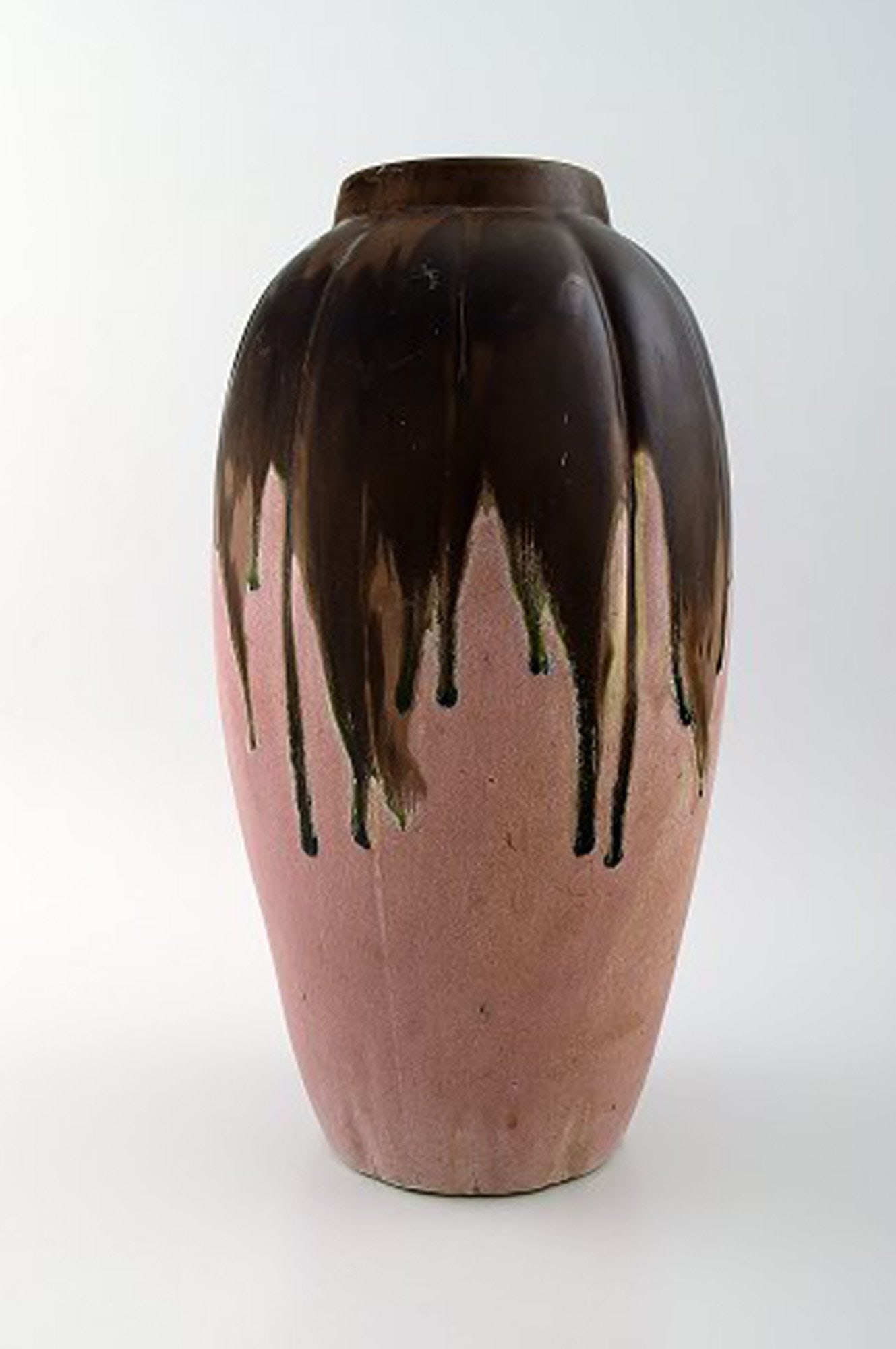 Gilbert Metenier, French ceramist. A pair of Art Deco pottery vases in flaming glaze. - 7