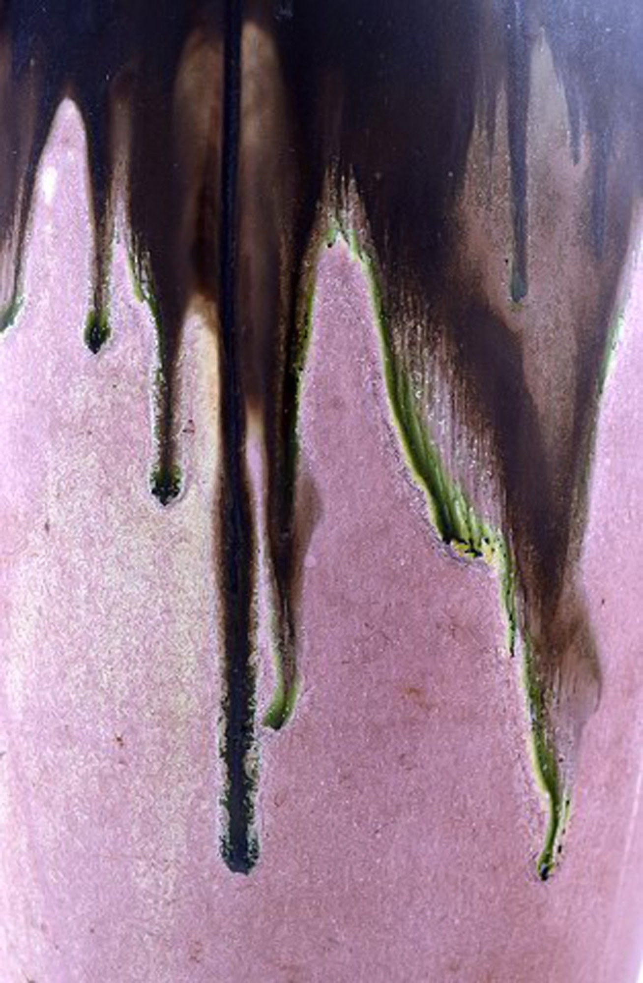 Gilbert Metenier, French ceramist. A pair of Art Deco pottery vases in flaming glaze. - 9