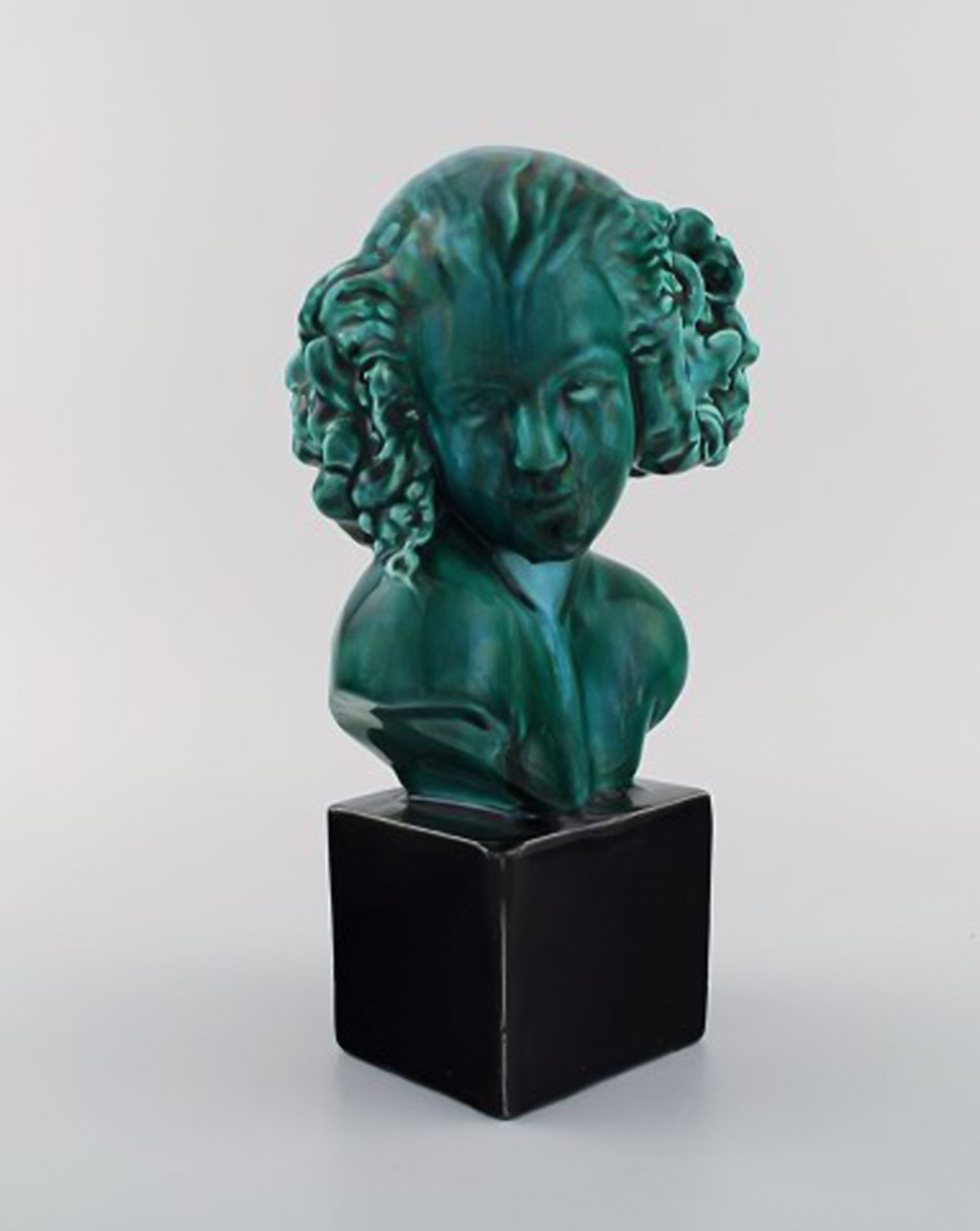 Maxime Real del Sarte (1888-1954) for Sevres. Art deco sculpture of young woman in glazed ceramics. - 2