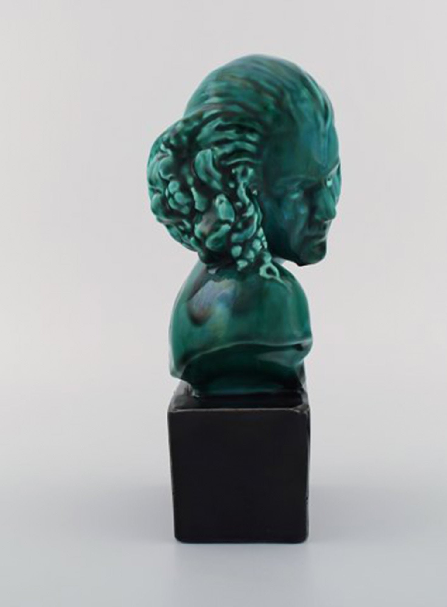 Maxime Real del Sarte (1888-1954) for Sevres. Art deco sculpture of young woman in glazed ceramics. - 3