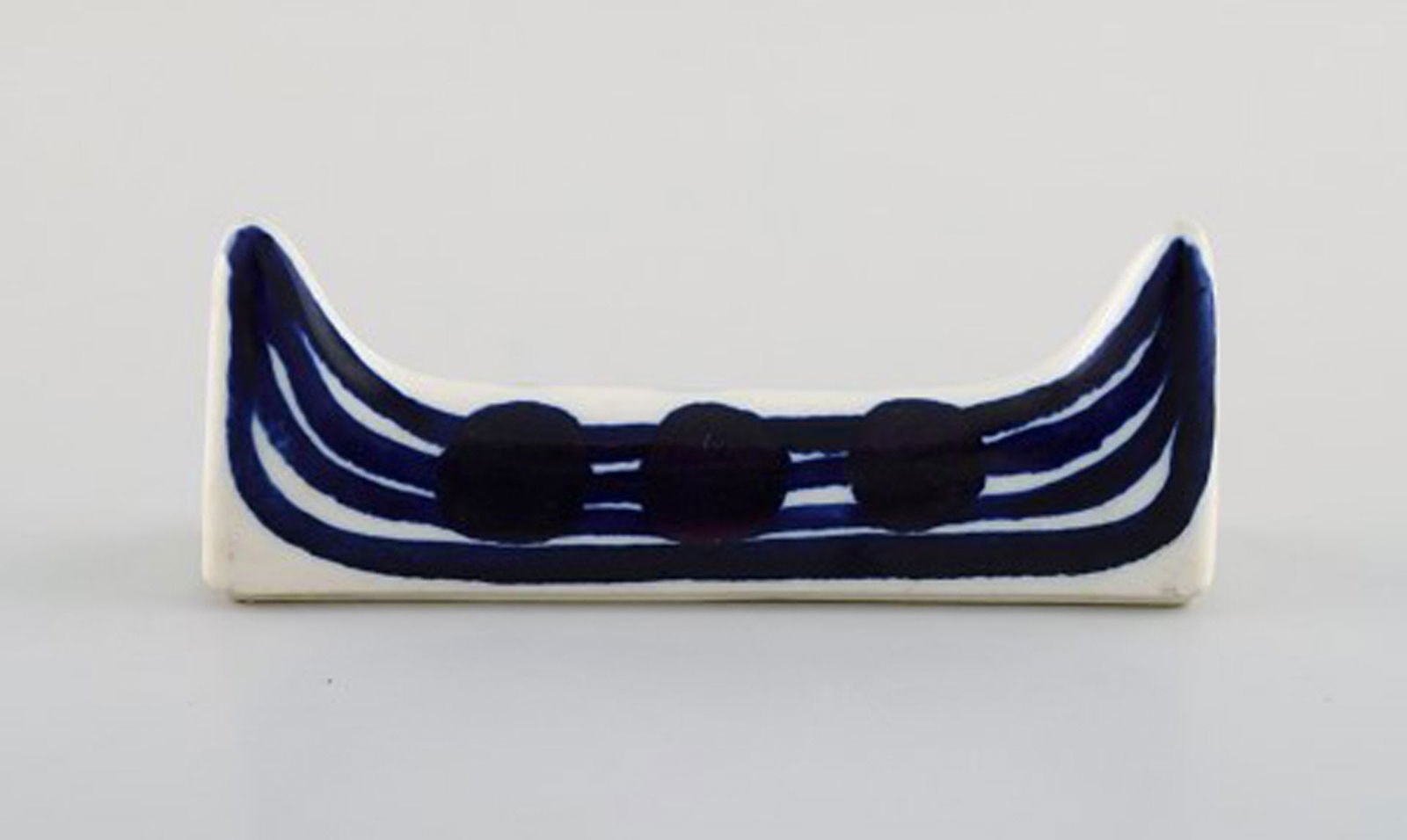 Gunvor Olin Gronqvist for Arabia. Two rare knife rests in glazed ceramics. 1960 / 70's. - 2