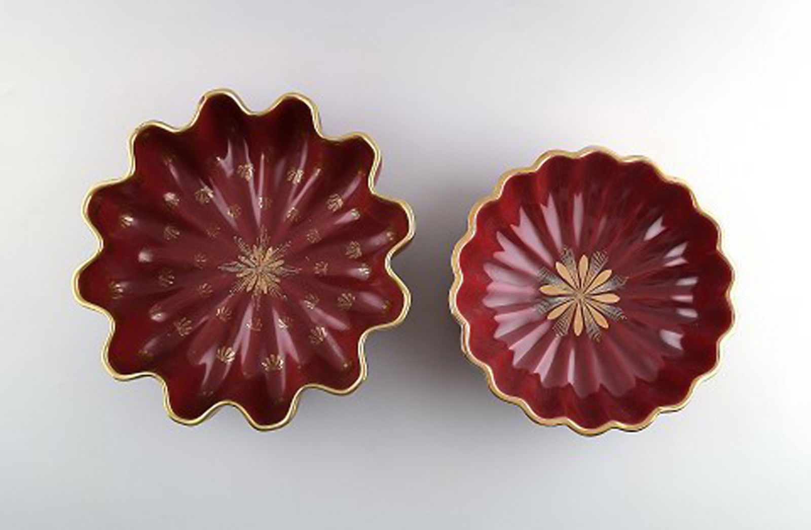 Collection of 'Red Rubin' pottery with red glaze with gold, Upsala-Ekeby, Gefle. Design Arthur - 3