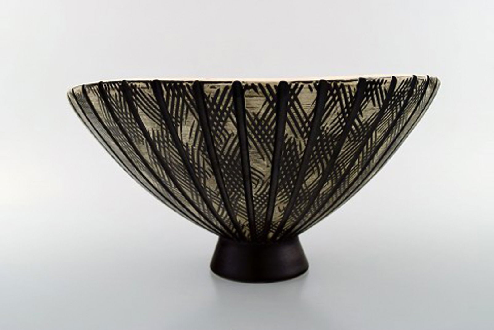 Mari Simmulson for Upsala-Ekeby ceramic dish / bowl. - 2