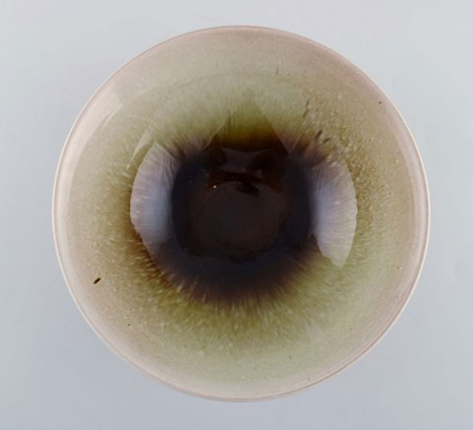 Vicke Lindstrand for Upsala-Ekeby. Large bowl in glazed ceramics. Beautiful glaze in red and sand - 3