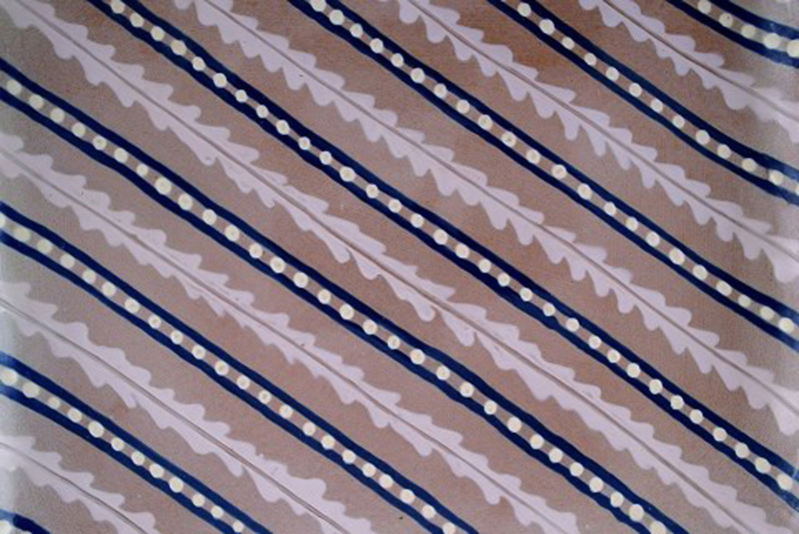 Anna-Lisa Thomson for Upsala-Ekeby. Large dish in glazed stoneware. Striped design. Mid-20th - 3