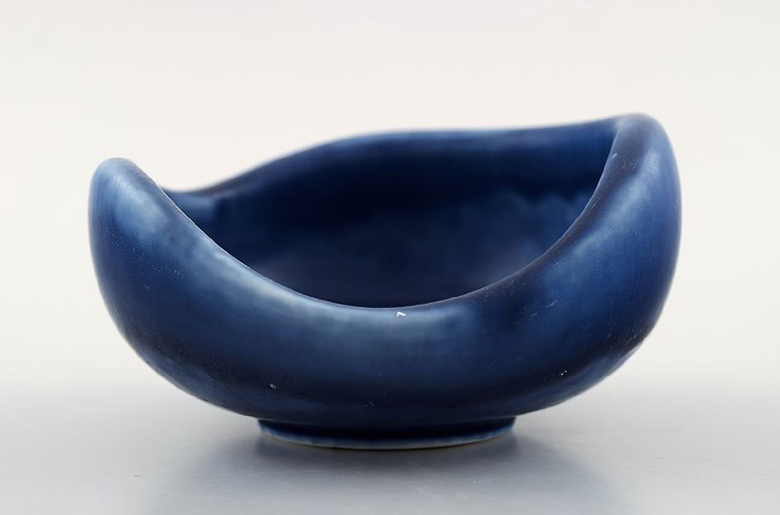 Gertrud Lönegren (1905-1970). Rörstrand, ceramic bowl. Late 1930 s.: Title: Gertrud Lönegren (1905-1970). Rörstrand, ceramic bowl. Late 1930 s. Description: Gertrud Lönegren (1905-1970). Rörstrand, ceramic bowl. Late 1930 s. Rare to find ceramics by