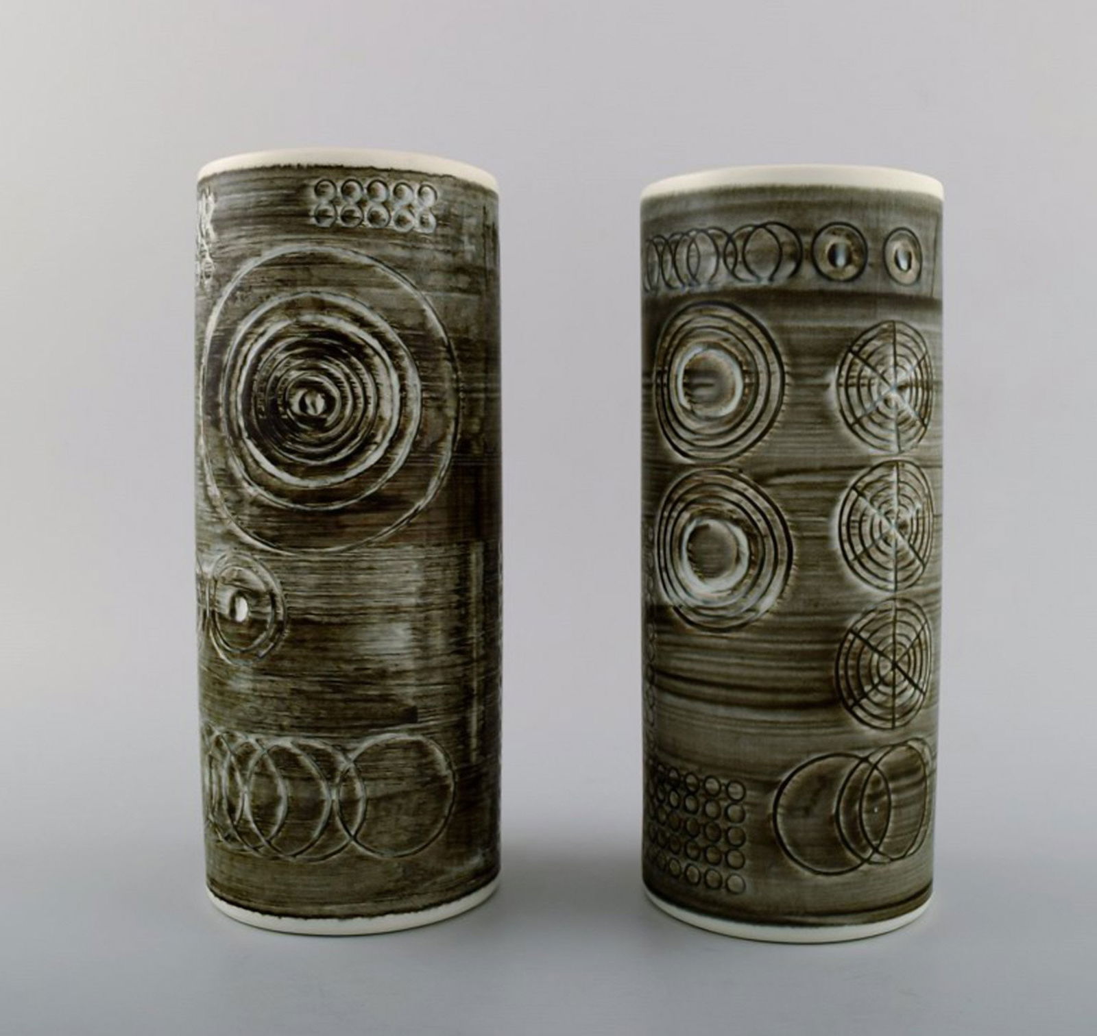 A pair of retro vases "Sarek", stoneware, Olle Alberius, Rörstrand. 1960 / 70s.: Title: A pair of retro vases "Sarek", stoneware, Olle Alberius, Rörstrand. 1960 / 70s. Description: A pair of retro vases "Sarek", stoneware, Olle Alberius, Rörstrand. 1960 / 70s. Stamped "R