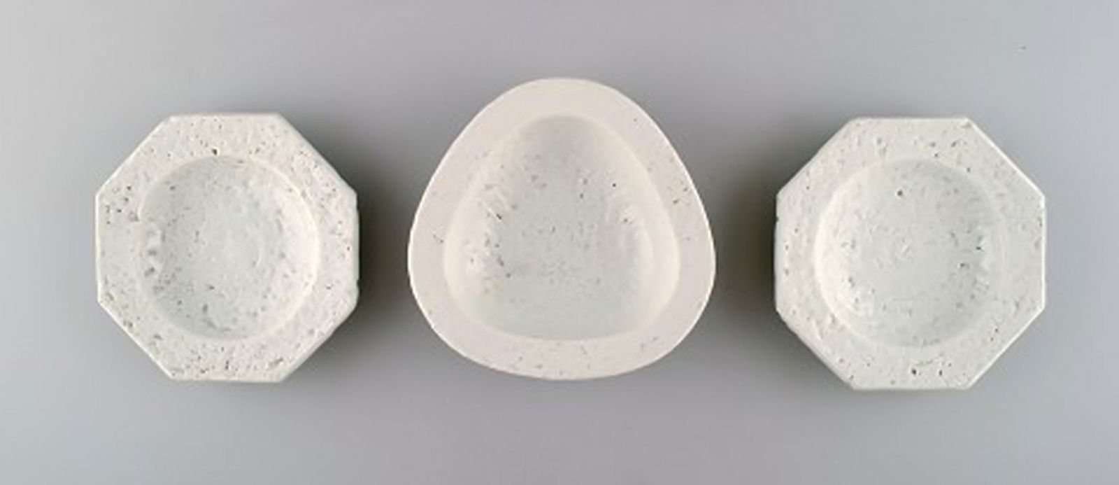 Rörstrand Gunnar Nylund 3 small Chamotte bowls. - 2