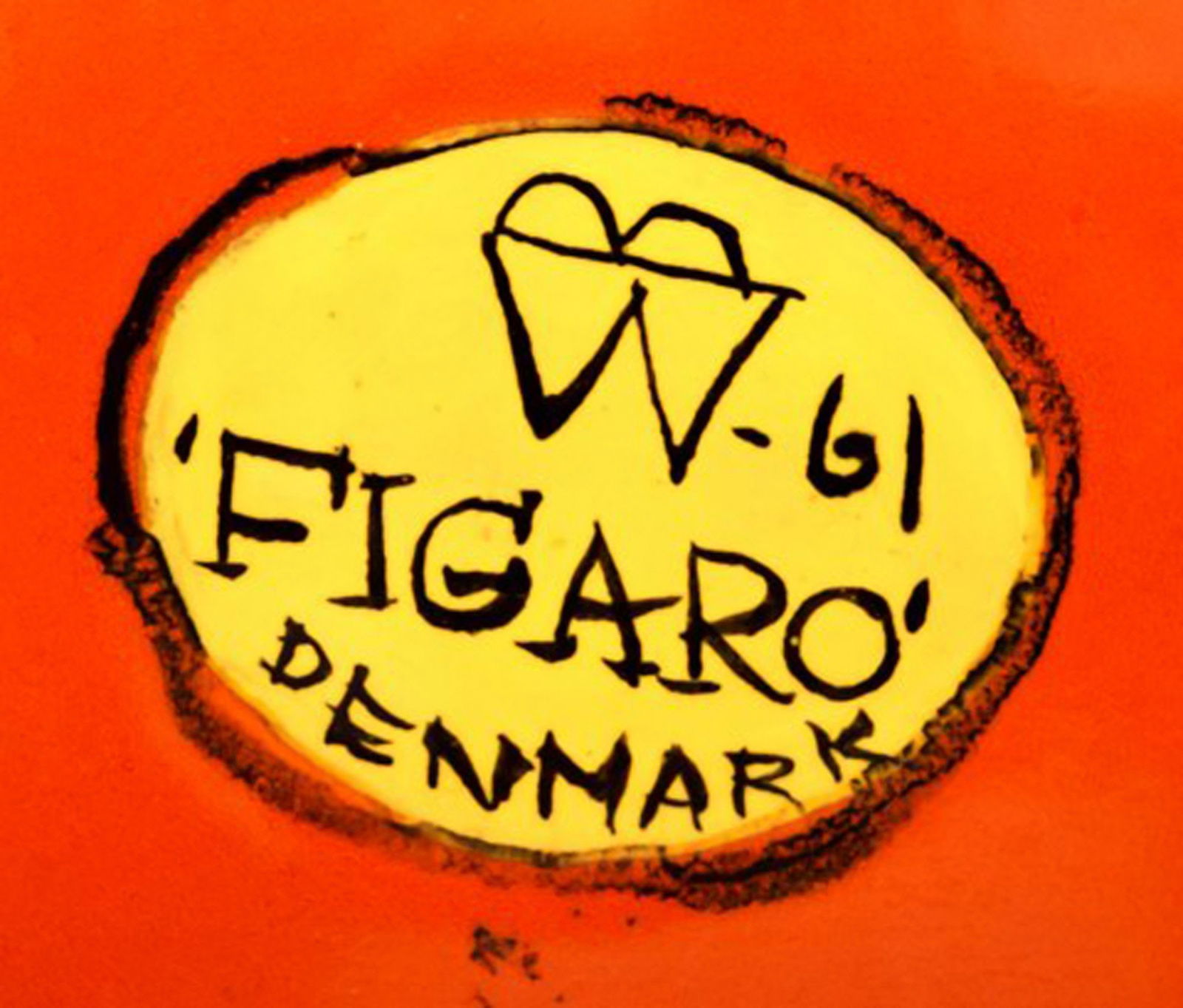 Bjorn Wiinblad. 'Figaro' Very large shaving-dish / wall plaque in orange. - 4