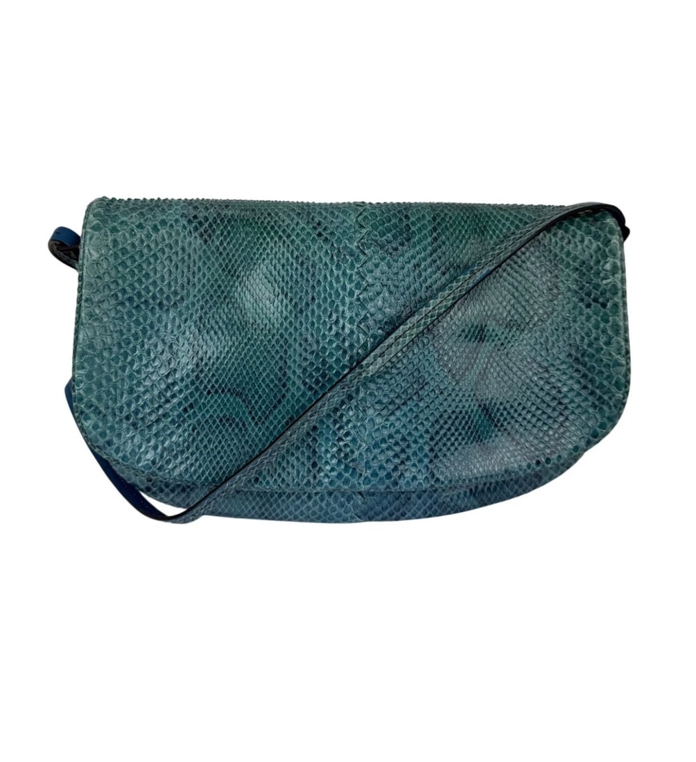 Bottega Veneta Python Embossed Blue Leather Shoulder Bag: Title: Bottega Veneta Python Embossed Blue Leather Shoulder Bag Description: Pre-Owned 100% Authentic Bottega Veneta Python Embossed Blue Leather Shoulder Bag RATING: A/B...Very Good, well maintained,