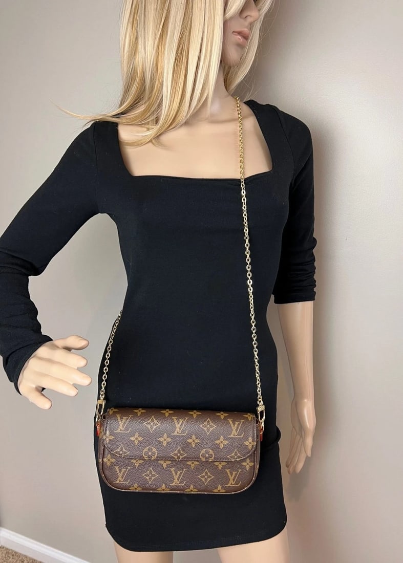 Louis Vuitton Monogram Ivy Wallet on a Chain Shoulder Bag - 15