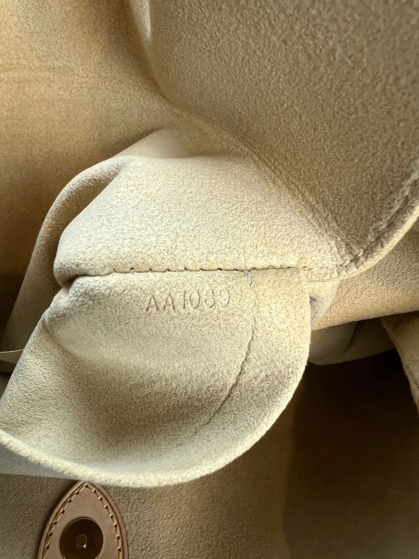 Louis Vuitton Galliera PM Monogram Shoulder Bag - 10