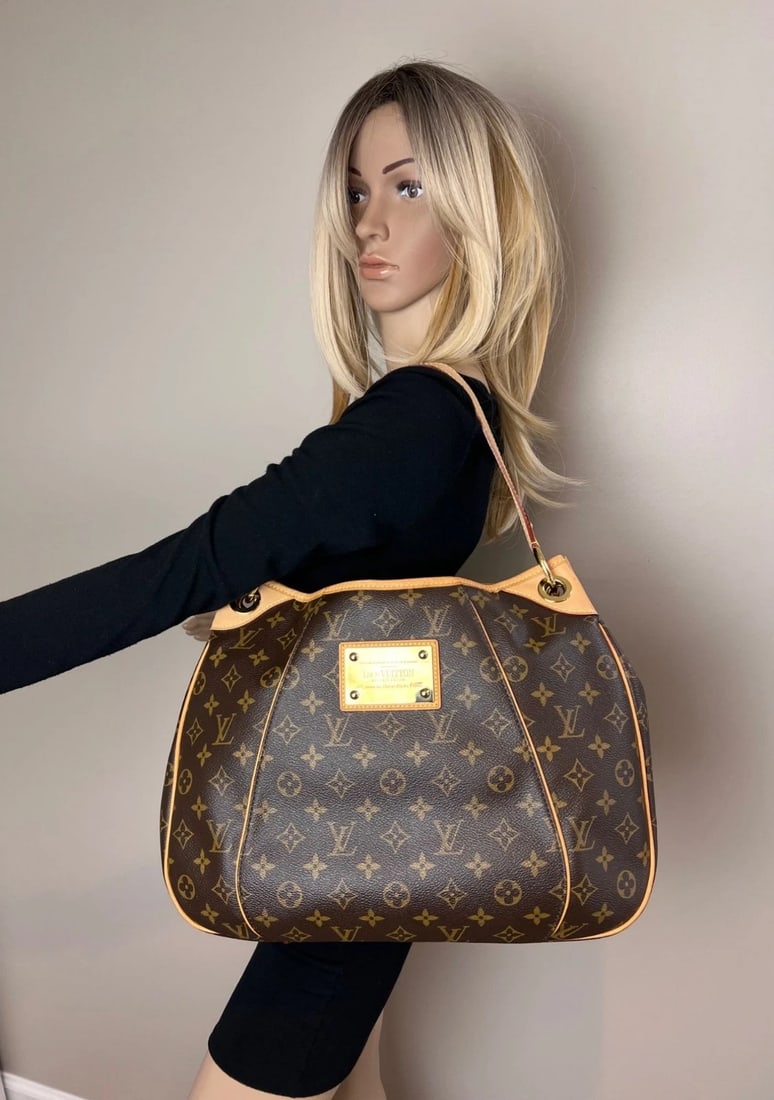 Louis Vuitton Galliera PM Monogram Shoulder Bag - 18