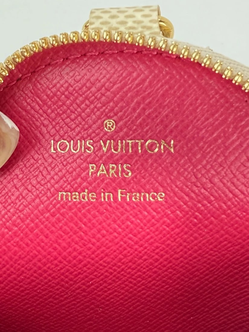 Louis Vuitton 2021 Christmas Animation Damier Azur Coin Case Bag Charm V - 7