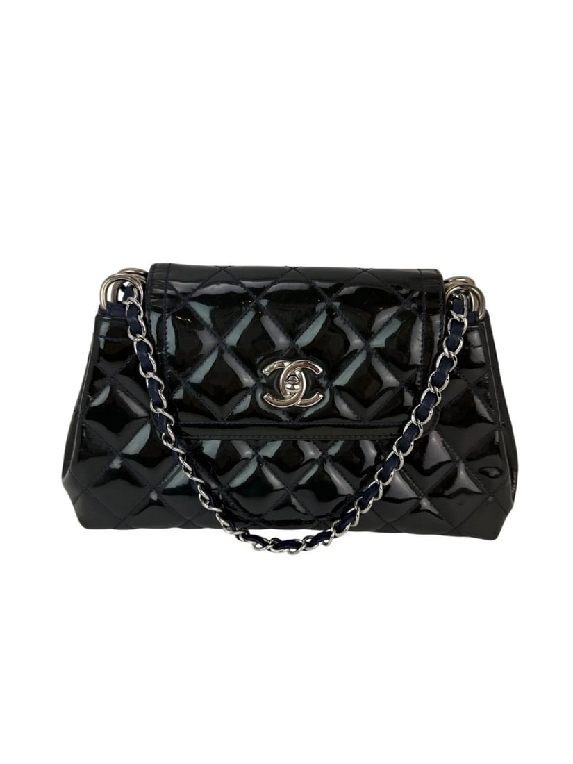 Chanel Medium Coco Shine Accordion Patent Leather Dark Navy Flap Bag: Title: Chanel Medium Coco Shine Accordion Patent Leather Dark Navy Flap Bag Description: Pre-Owned 100% Authentic Chanel Medium Coco Shine Accordion Patent Leather Dark Navy Flap Crossbody Bag