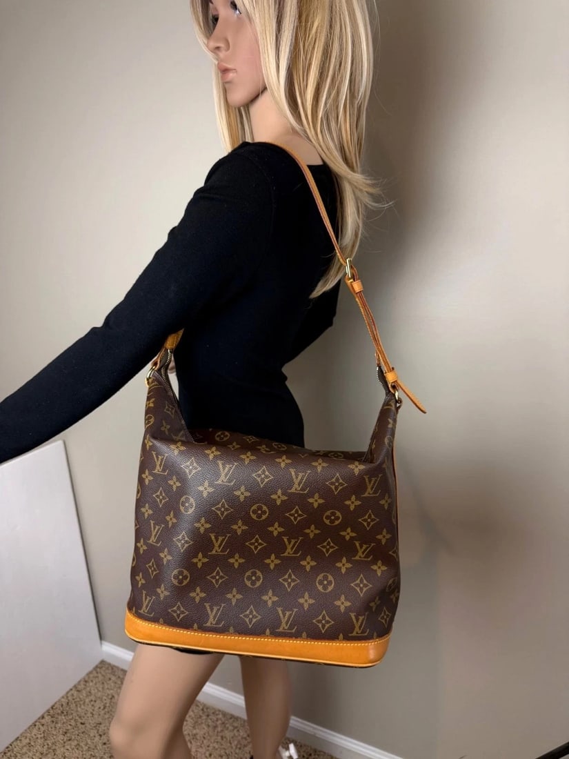 Louis Vuitton Monogram Sharon stone Amfar Vanity Three Shoulder Bag - 13