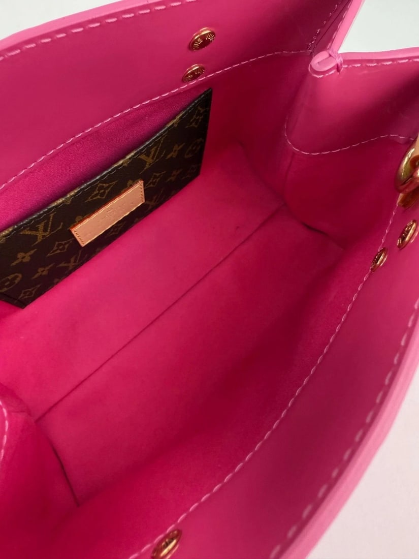 Louis Vuitton Vernis reade PM NM Neon Pink Crossbody Bag - 11