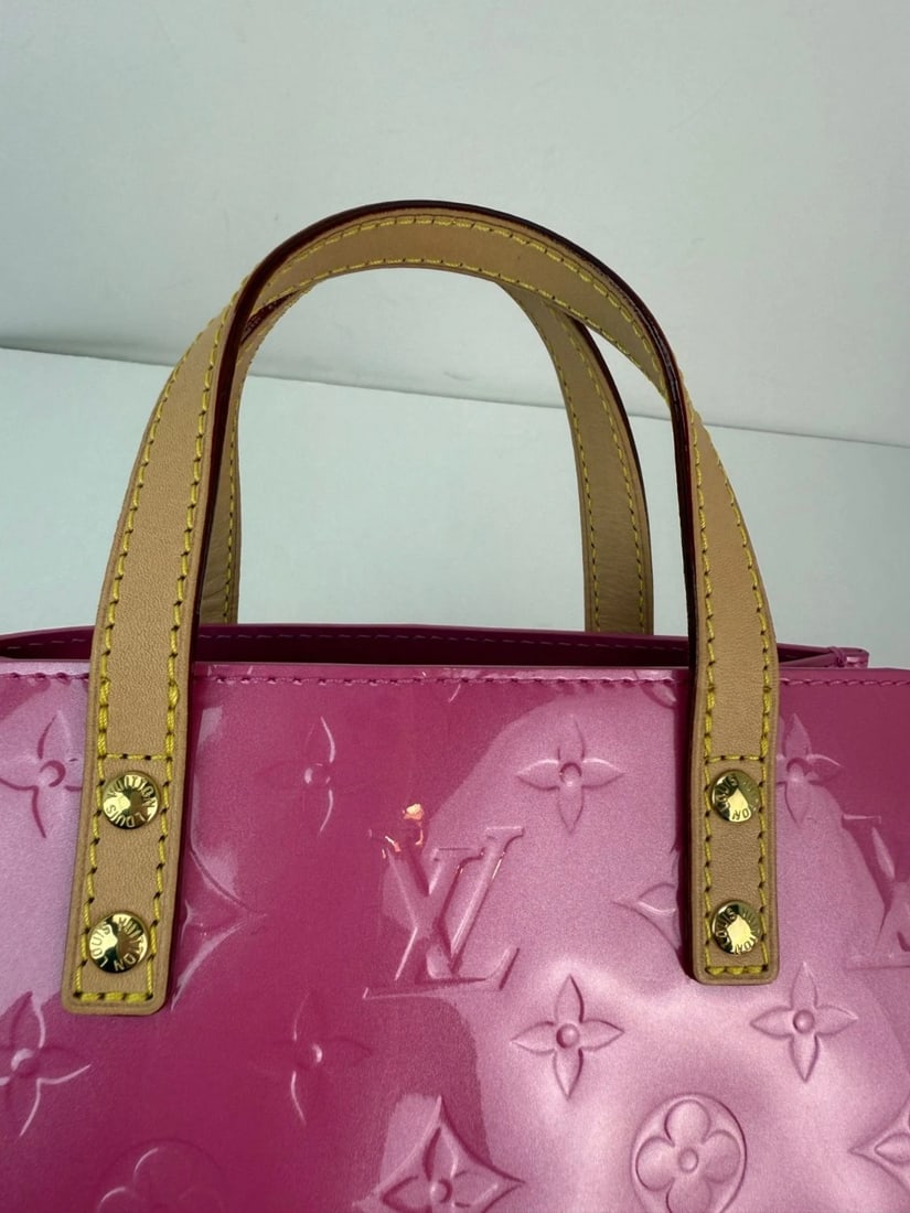 Louis Vuitton Vernis reade PM NM Neon Pink Crossbody Bag - 13