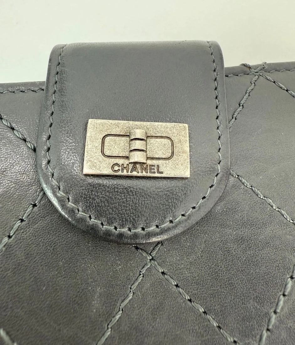 Chanel aged calfskin 2.55 Reissue Zip Gray Compact Wallet - 14