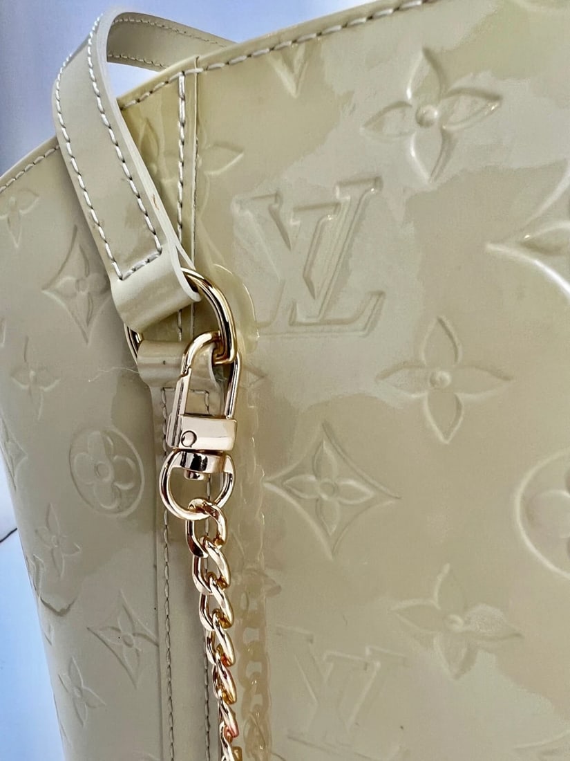 LOUIS VUITTON Monogram White Vernis Avalon MM Tote Hand Shoulder Bag - 9
