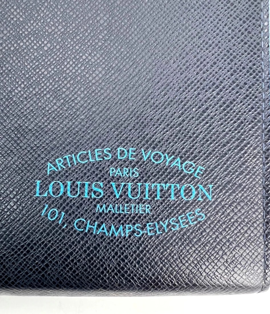 Louis Vuitton Pochette Voyage MM Taiga Dark Blue Leather Bag - 4