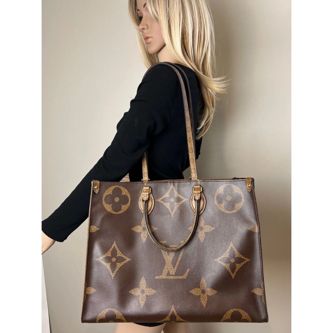 Louis Vuitton ONTHEGO GM Reverse Giant Monogram Tote - 7