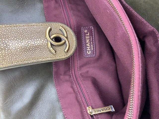 CHANEL Glazed Calfskin Shagreen Large Bindi CC Grey Tote Hand Bag - 12