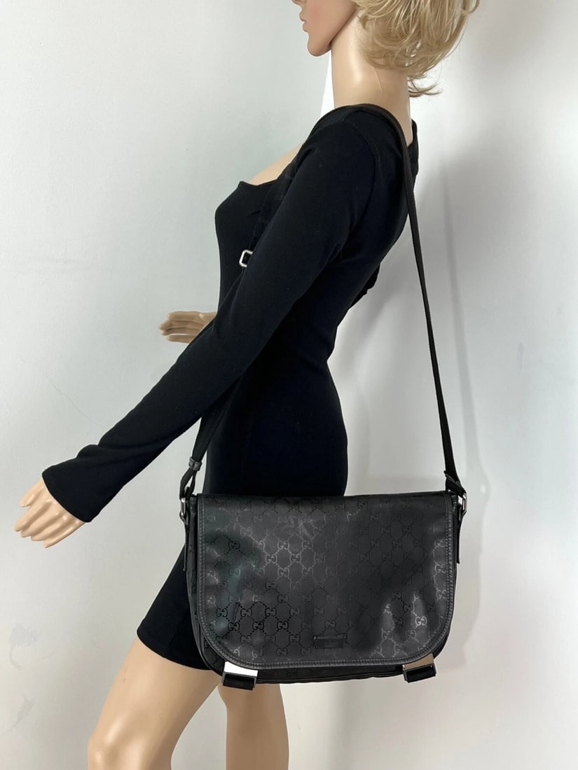 Gucci Men's Messenger GG Supreme Canvas Medium Black Buckle Flap Bag - 9