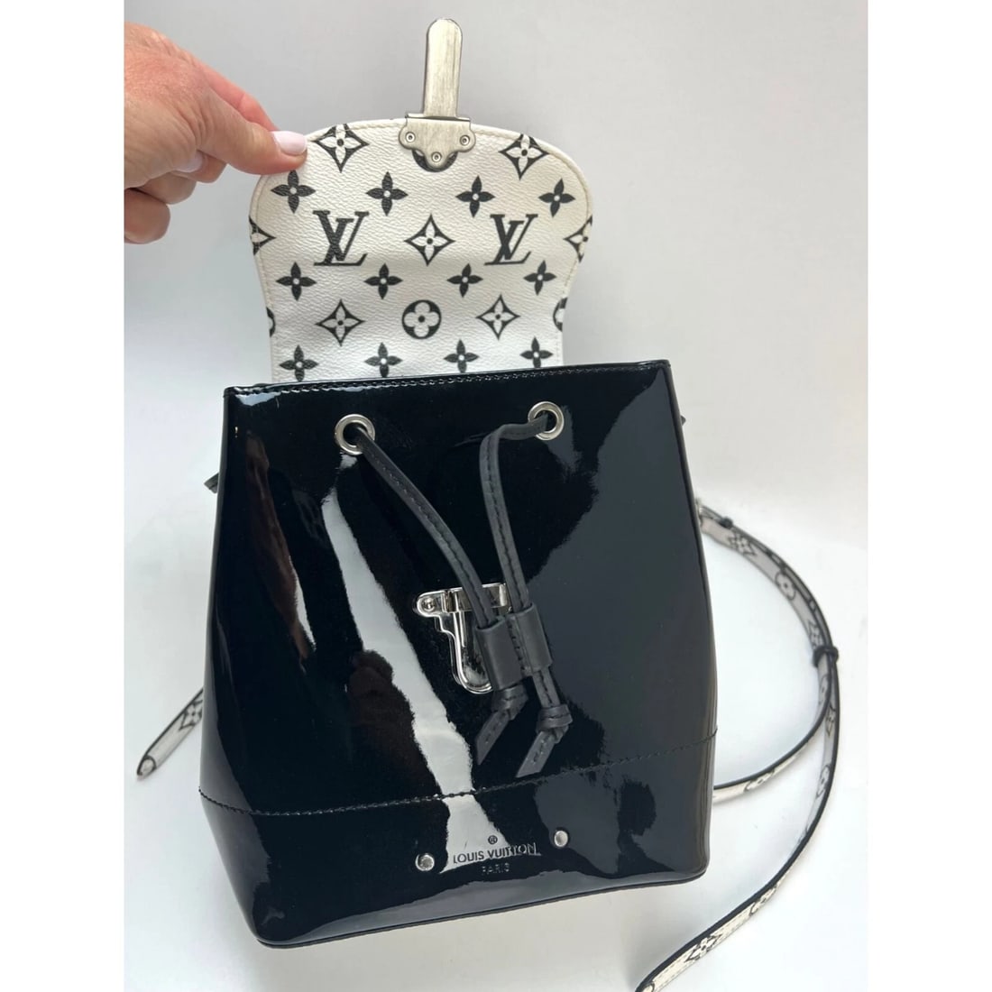 LOUIS VUITTON Hot Springs Backpack White Monogram and Patent Leather - 12